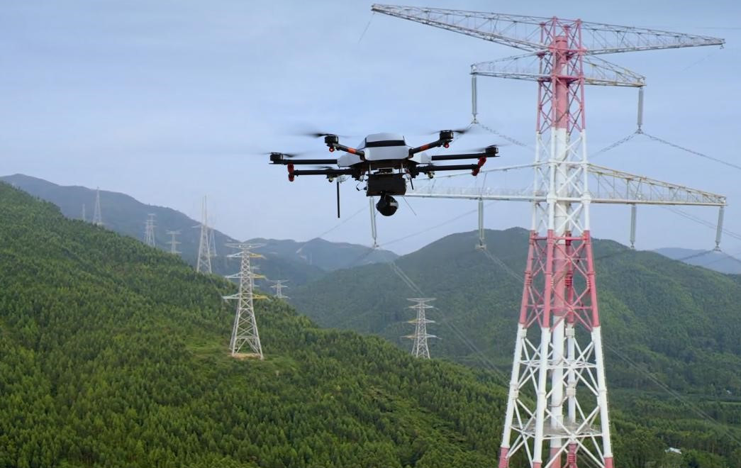 無(wú)人機(jī)巡檢保障山西今冬電力安全(圖1)