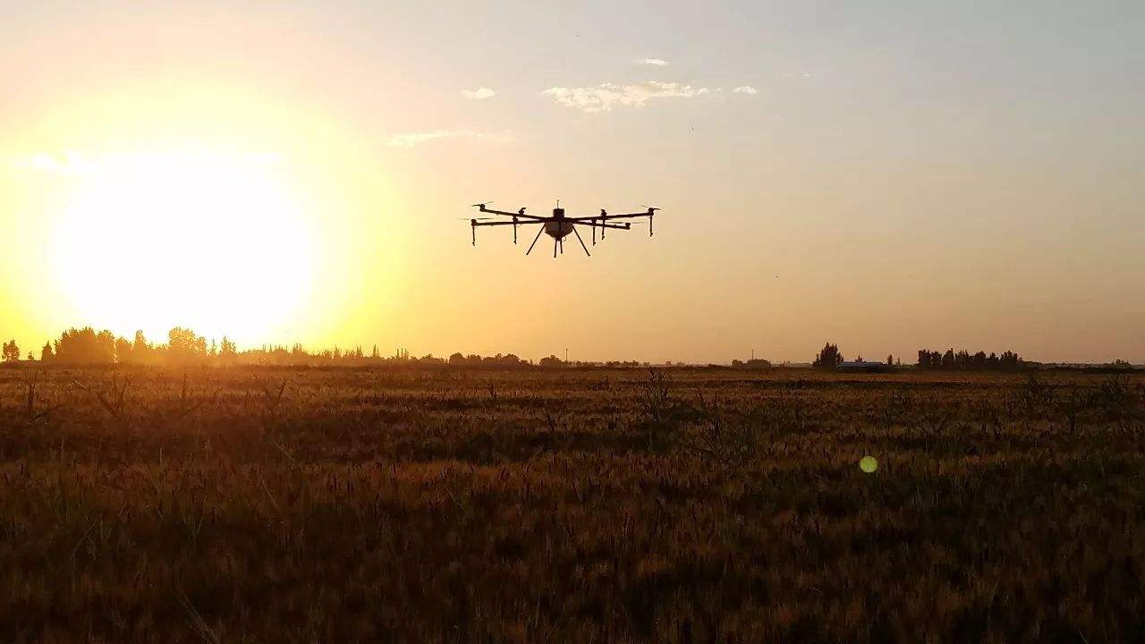 “無人機駕駛員”成為新職業 前景好工資高(圖1) “無人機駕駛員”成為新職業 前景好工資高(圖1)