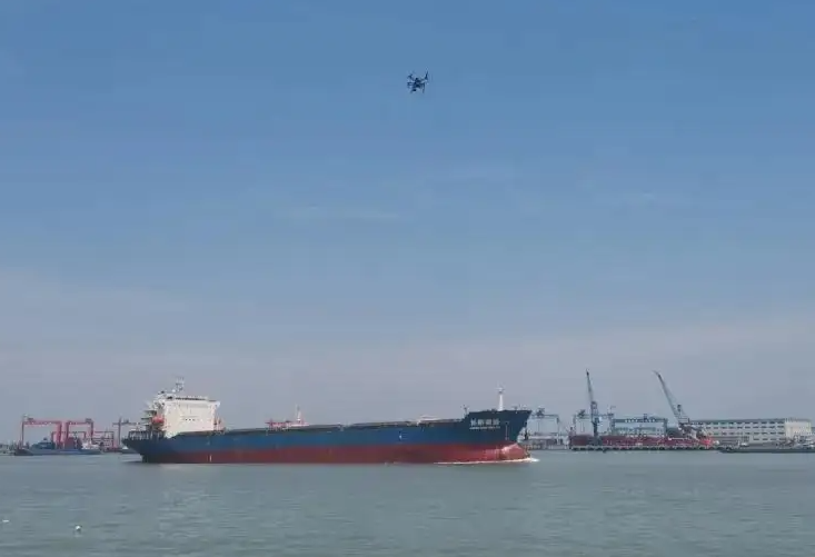 深圳海事局利用無人機監測船舶大氣污染物排放(圖1) 深圳海事局利用無人機監測船舶大氣污染物排放(圖1)