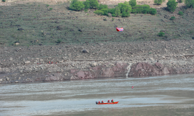 云南森林消防利用大載重無人機開展抗洪搶險聯合演習(圖2) 云南森林消防利用大載重無人機開展抗洪搶險聯合演習(圖2)