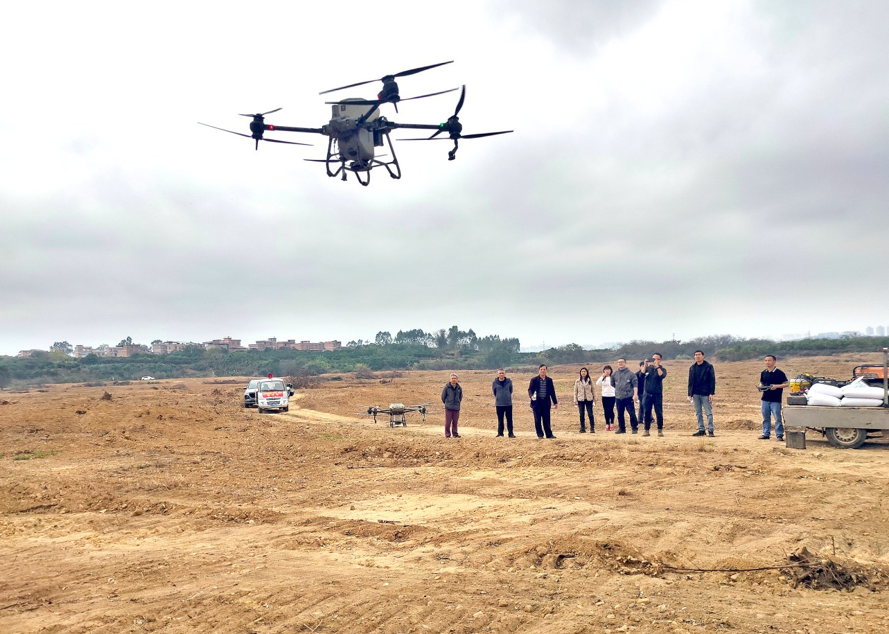 無人機飛播油菜籽 搶抓農時開展春耕(圖1)