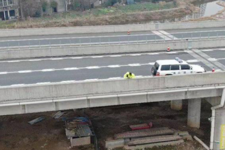 益陽(yáng)高速利用無(wú)人機(jī)巡邏,開(kāi)啟兩棲巡邏時(shí)代(圖2)