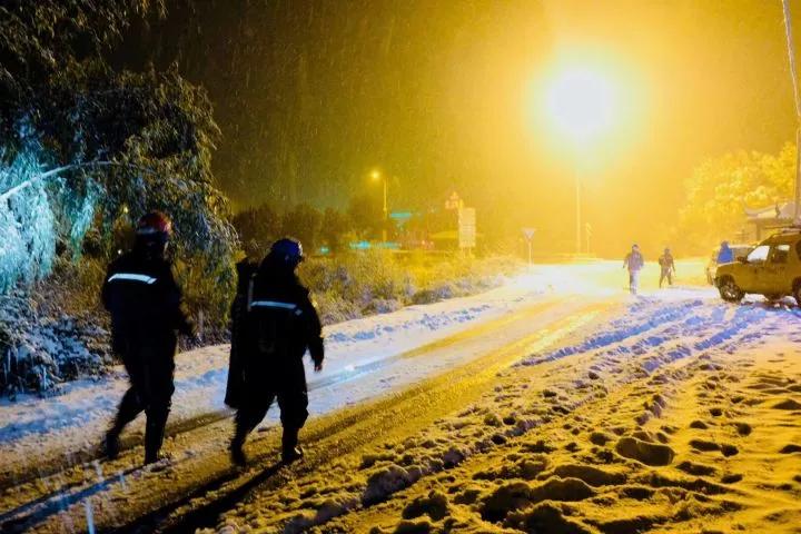 無人機(jī)巡檢解決冬季電力線路檢查大難題(圖2) 無人機(jī)巡檢